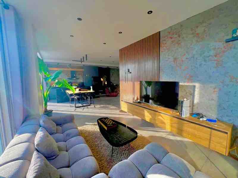 ویلا سه خوابه استخردار آبگرم شاه مهر آباد - سالن و تیوی روم