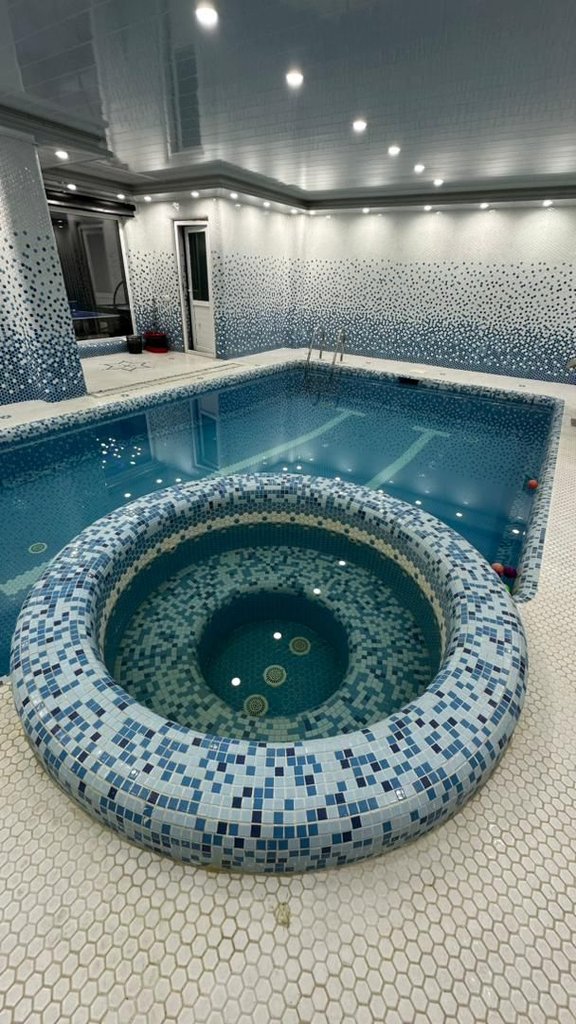 ویلا تریپلکس استخردار آبگرم چهارخوابه نسیم ۶