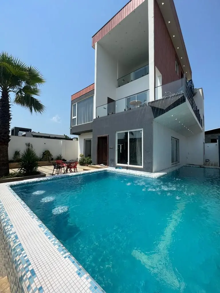 ویلا تریپلکس استخردار آبگرم چهارخوابه الهیه خسروی