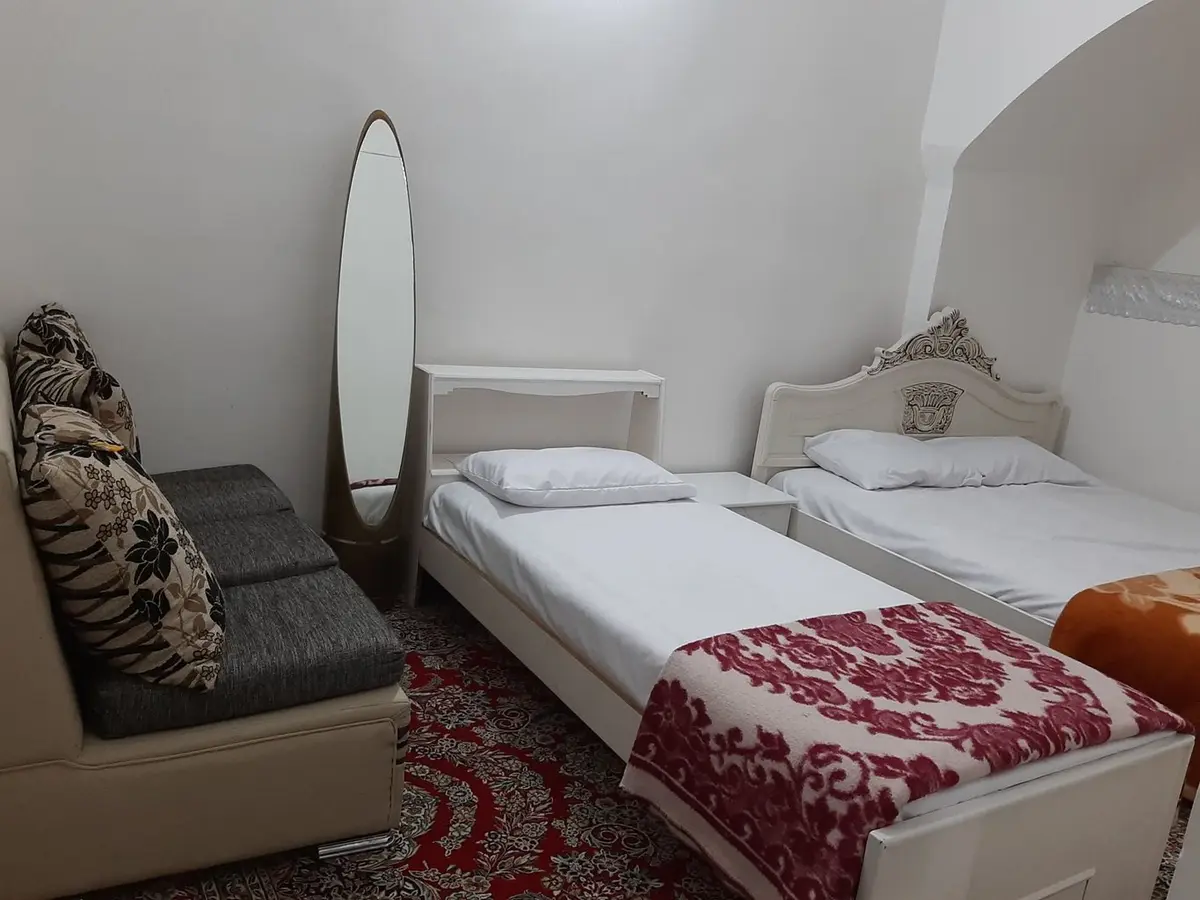 مسافرخانه بهار - واحد 102