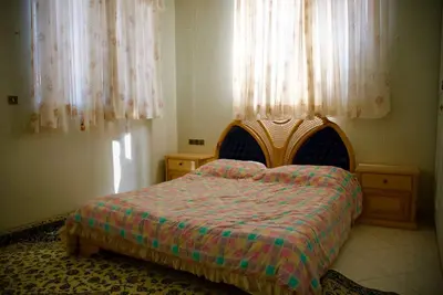 ویلا پنج خوابه استخردار برنا