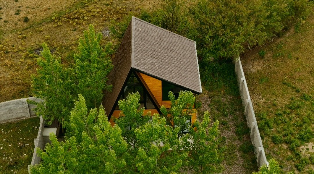 کلبه دوخوابه جنگلی سوئیسی جکوزی دار هاریکا