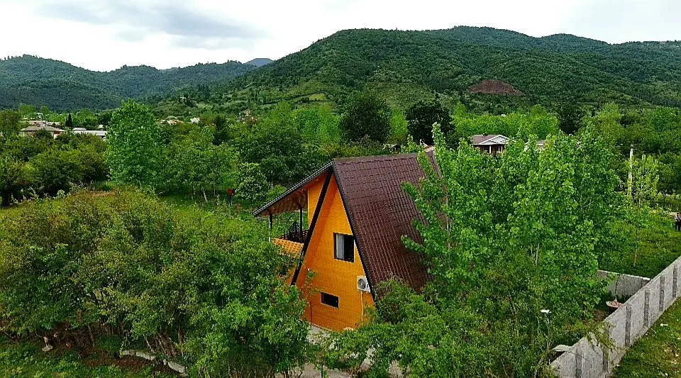 کلبه دوخوابه جنگلی سوئیسی جکوزی دار هاریکا