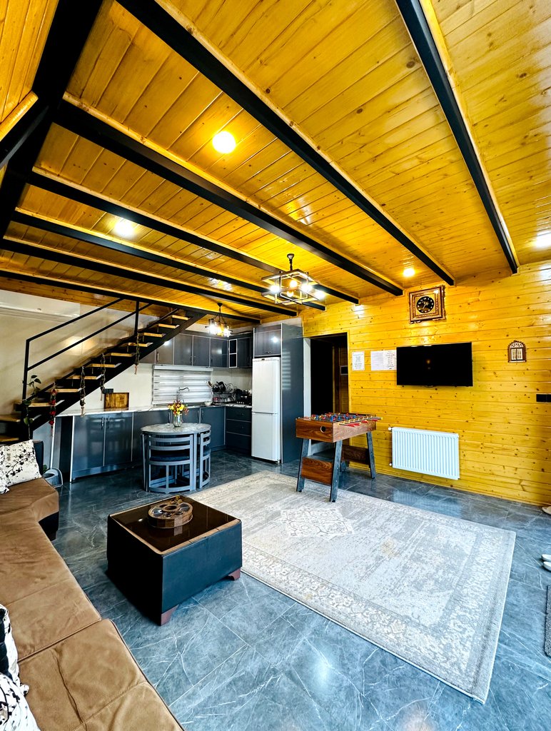 کلبه دوخوابه جنگلی سوئیسی جکوزی دار هاریکا