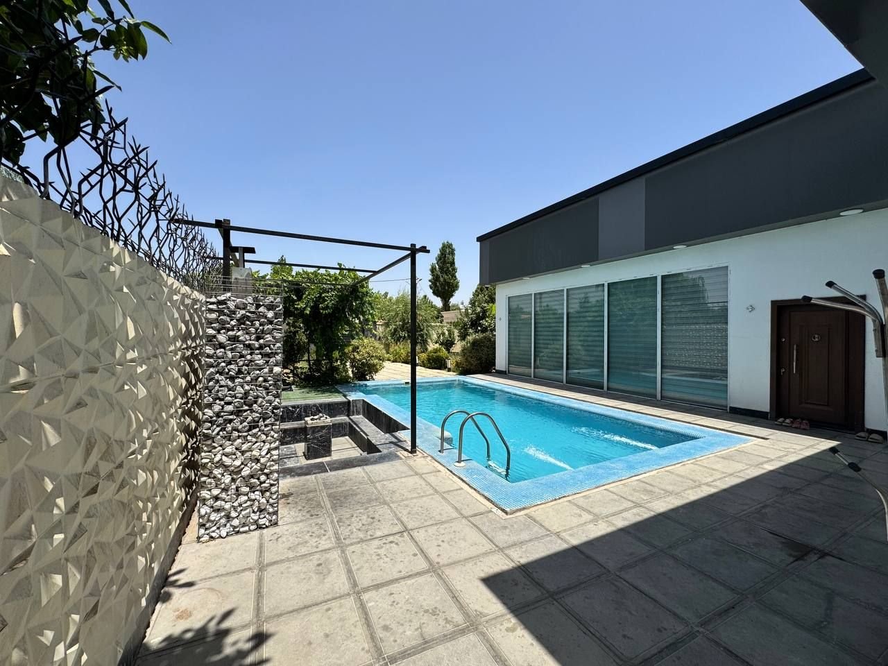 ویلا دوخوابه استخردار آبگرم فیکا