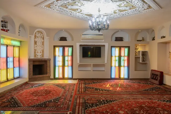 بوم گردی ارباب شاده - سوئیت سنتی شاه نشین