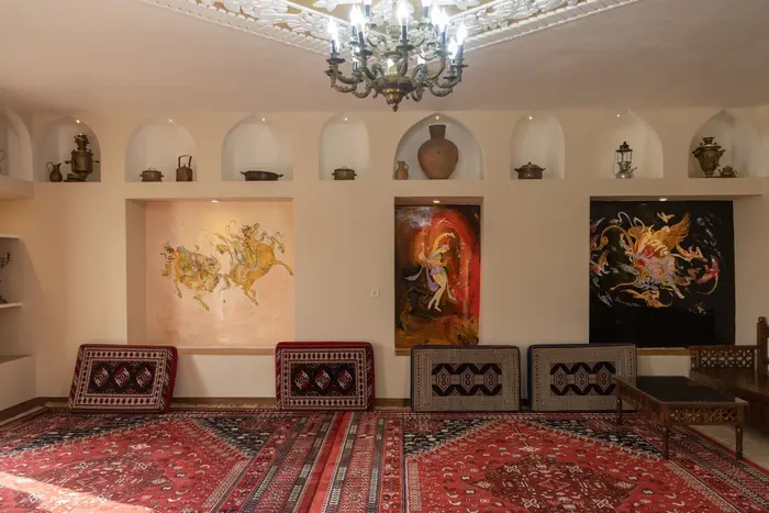 بوم گردی ارباب شاده - سوئیت سنتی شاه نشین