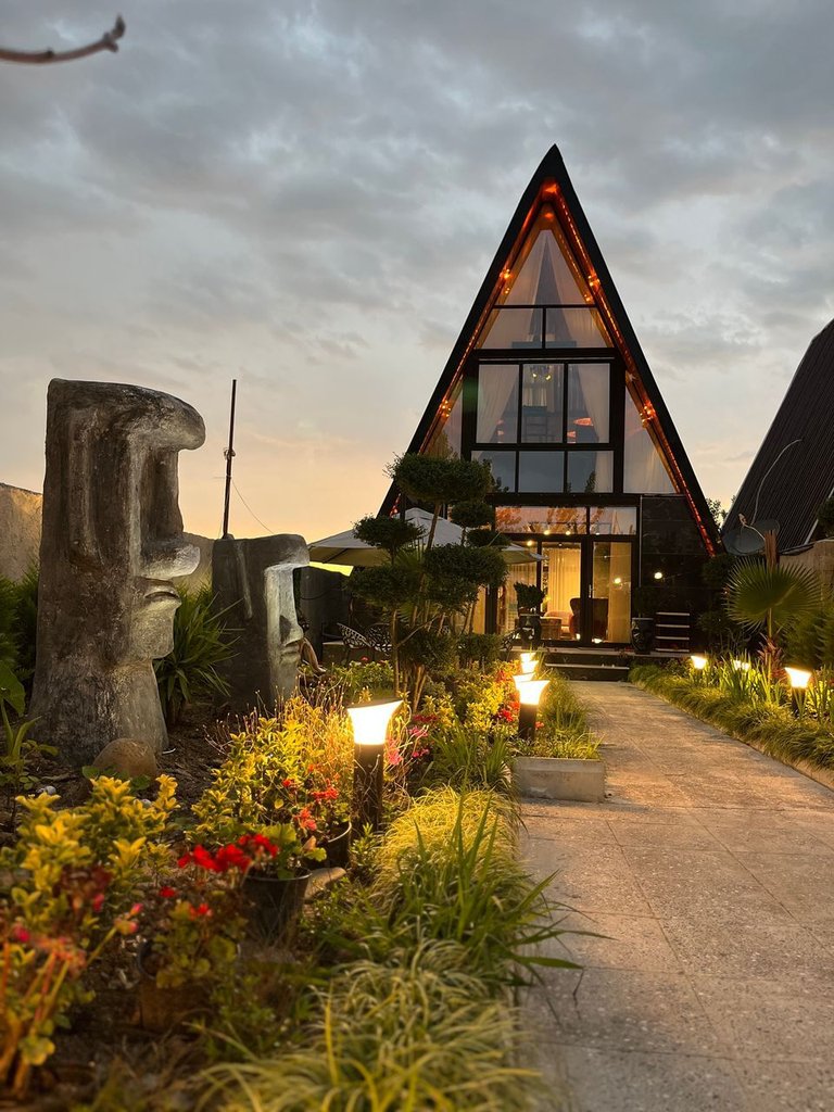 کلبه دوخوابه سوئیسی شیرنژاد