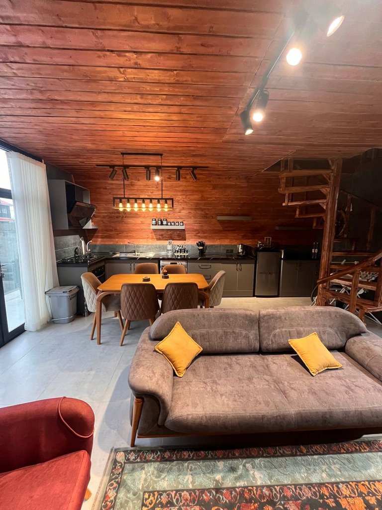 کلبه دوخوابه سوئیسی شیرنژاد