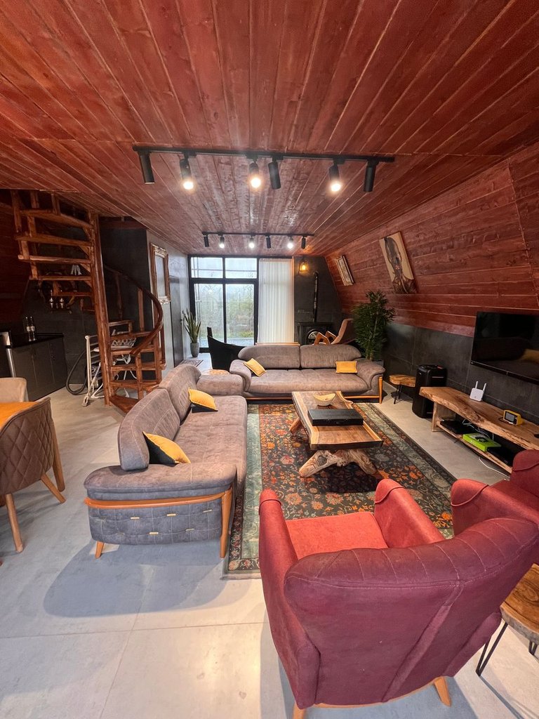 کلبه دوخوابه سوئیسی شیرنژاد