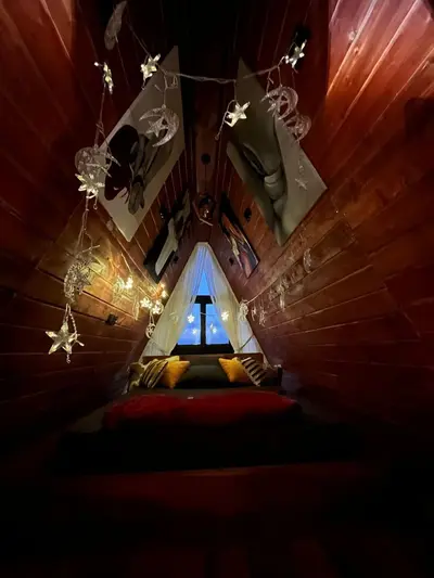 کلبه دوخوابه سوئیسی استخردار آبگرم شیرنژاد