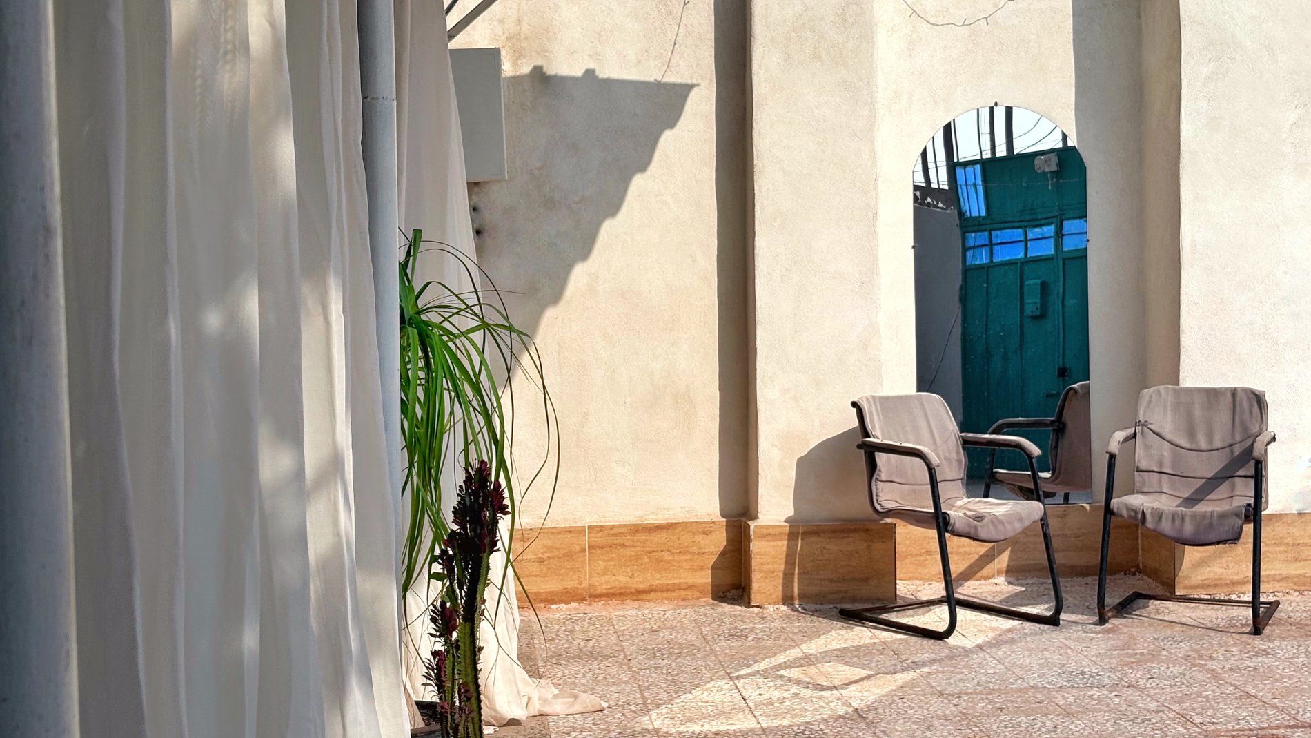 هاستل چیل هاوس - واحد ماه