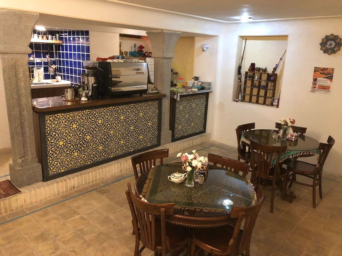 هاستل ماه بی بی - واحد 4 - کافی شاپ اقامتگاه