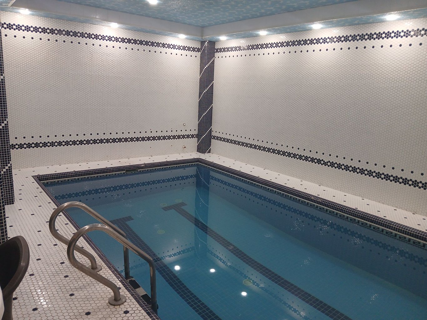 ویلا سه خوابه استخردار آبگرم مهرسانا