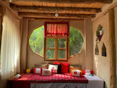 بومگردی آوش - کلبه کاج اتاق شید