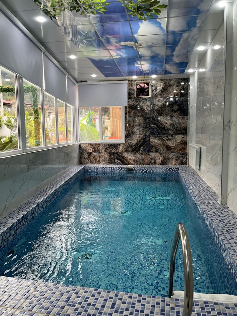 کلبه دوخوابه چوبی طاووس