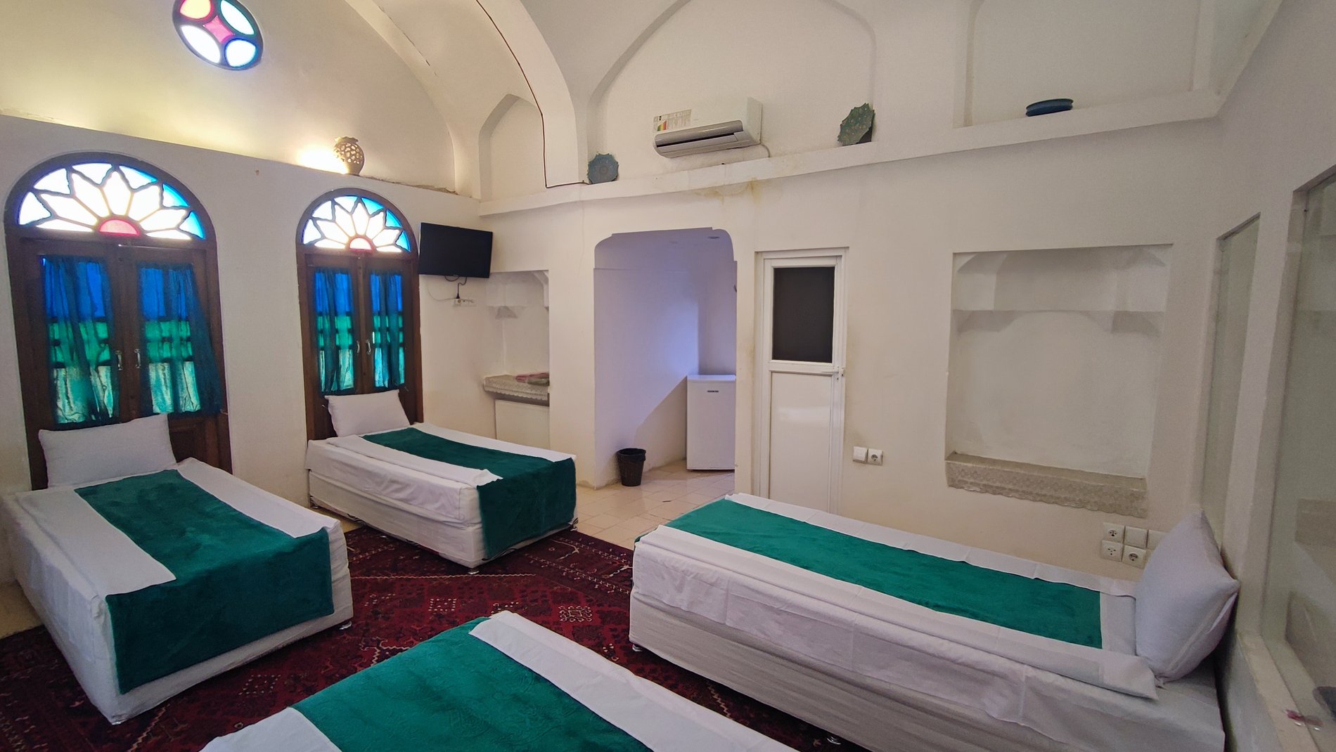 اقامتگاه سنتی ثنا - واحد 4 تخته