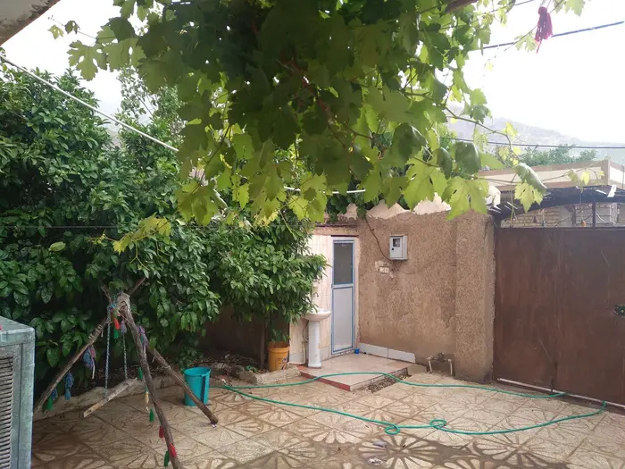 بوم گردی سه خوابه چهارطاقی - حیاط