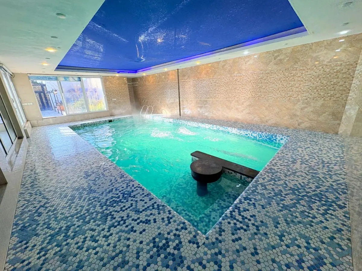 ویلا یک خوابه استخردار آبگرم فانوس