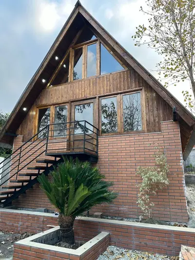 کلبه یک خوابه دهکده چوبی