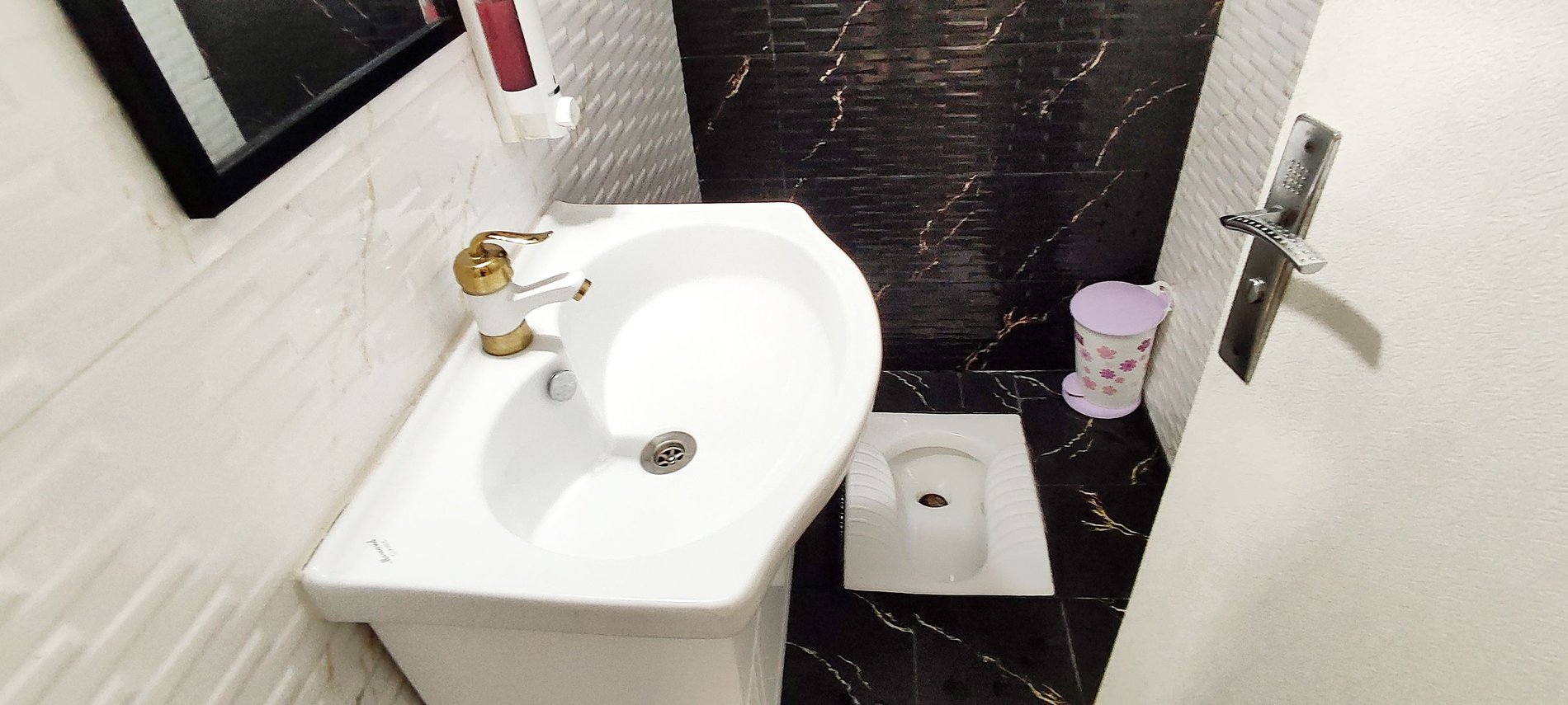 ویلا یک خوابه استخردار آبگرم باغ دهکده خوشنام