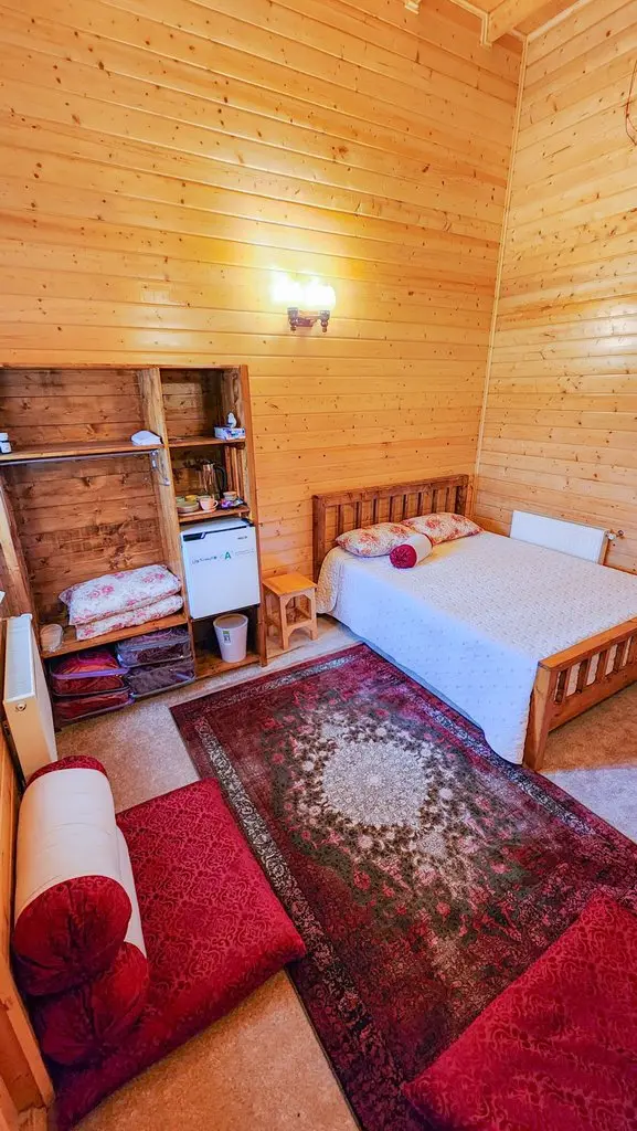 بوم گردی عمارت مریم بانو - واحد تی‌تی‌لاس - نمای اتاق 