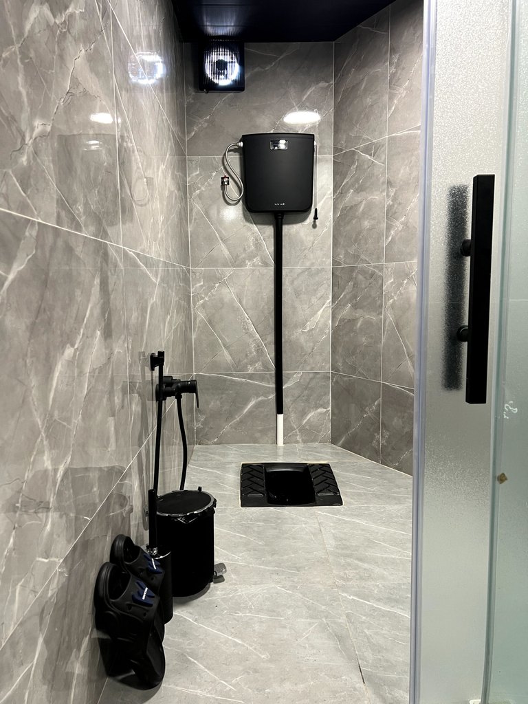 یک خوابه جکوزی دار سوئیسی مظلومی