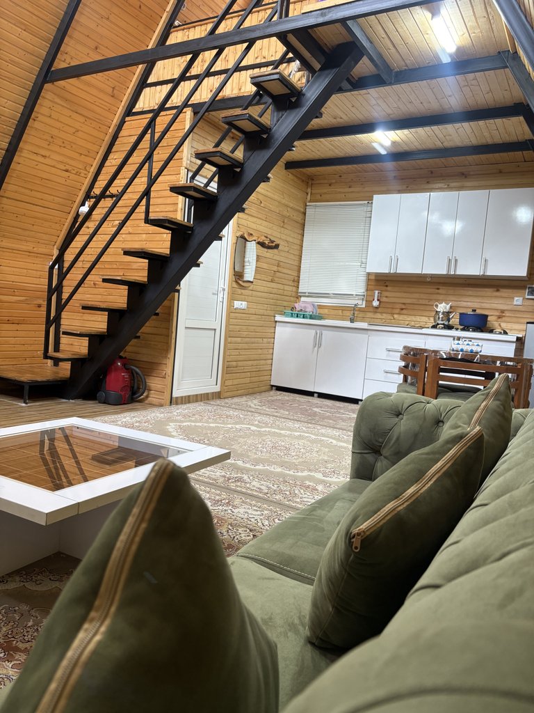 کلبه یک خوابه سوئیسی بهارنارنج