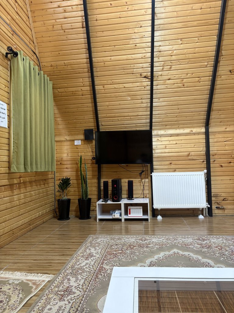 کلبه یک خوابه سوئیسی بهارنارنج