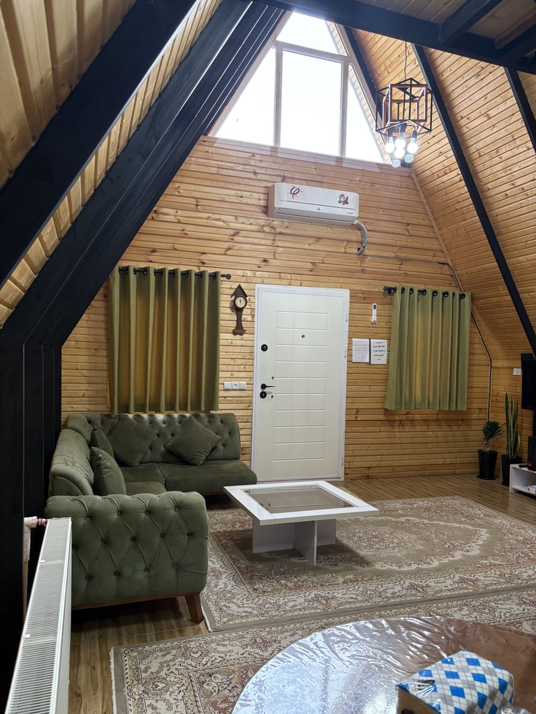 کلبه یک خوابه سوئیسی بهارنارنج