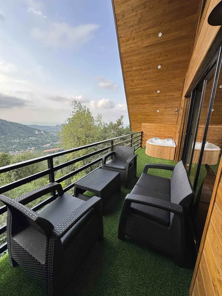 کلبه دوخوابه جنگلی فیروزه - انتخاب عنوان تصویر