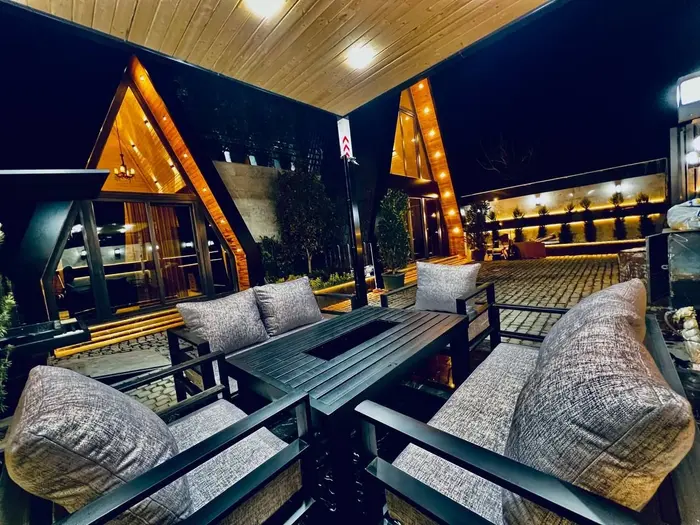 کلبه دوخوابه استخردار آبگرم سوئیسی زارع