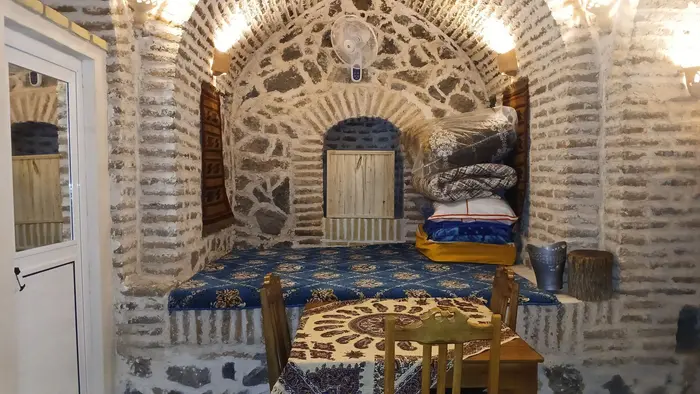 کاروانسرا شاه عباسی بلاباد - واحد دوتخته ۳