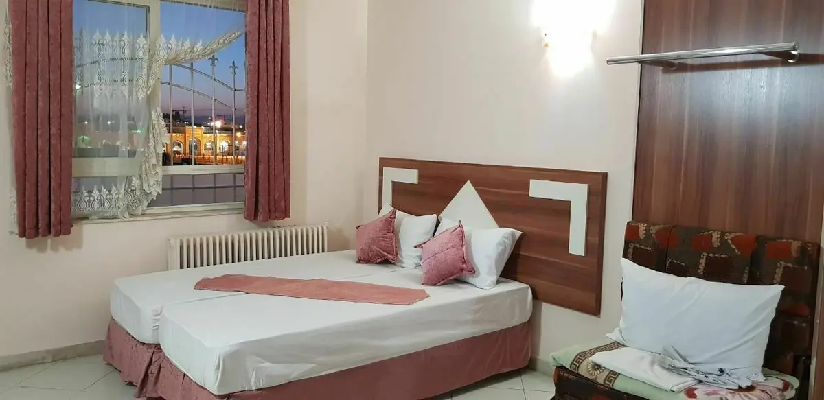 مجتمع اقامتگاهی مقدم - واحد دوتخته 4 - اتاق رو به حرم