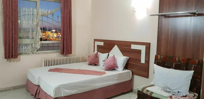 مجتمع اقامتگاهی مقدم - واحد سه تخته - اتاق رو به حرم