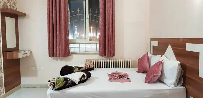 مجتمع اقامتگاهی مقدم - واحد دو تخته 1 - اتاق مشرف به حرم