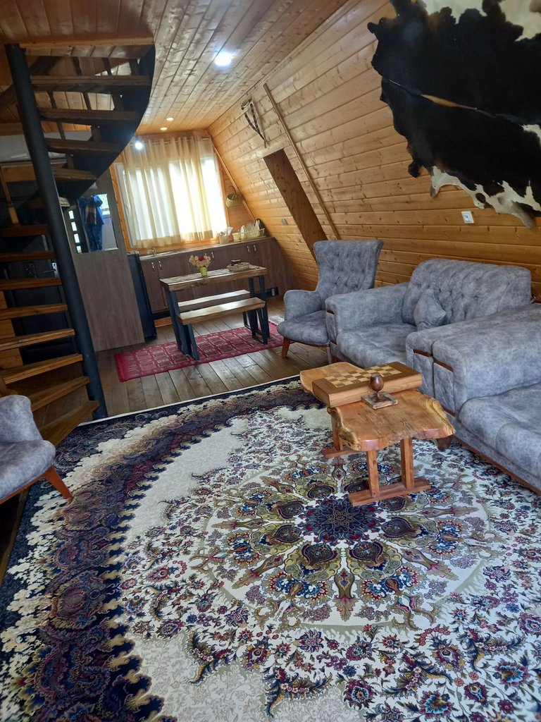 کلبه دوخوابه سوئیسی جنگلی جکوزی دار گوهر