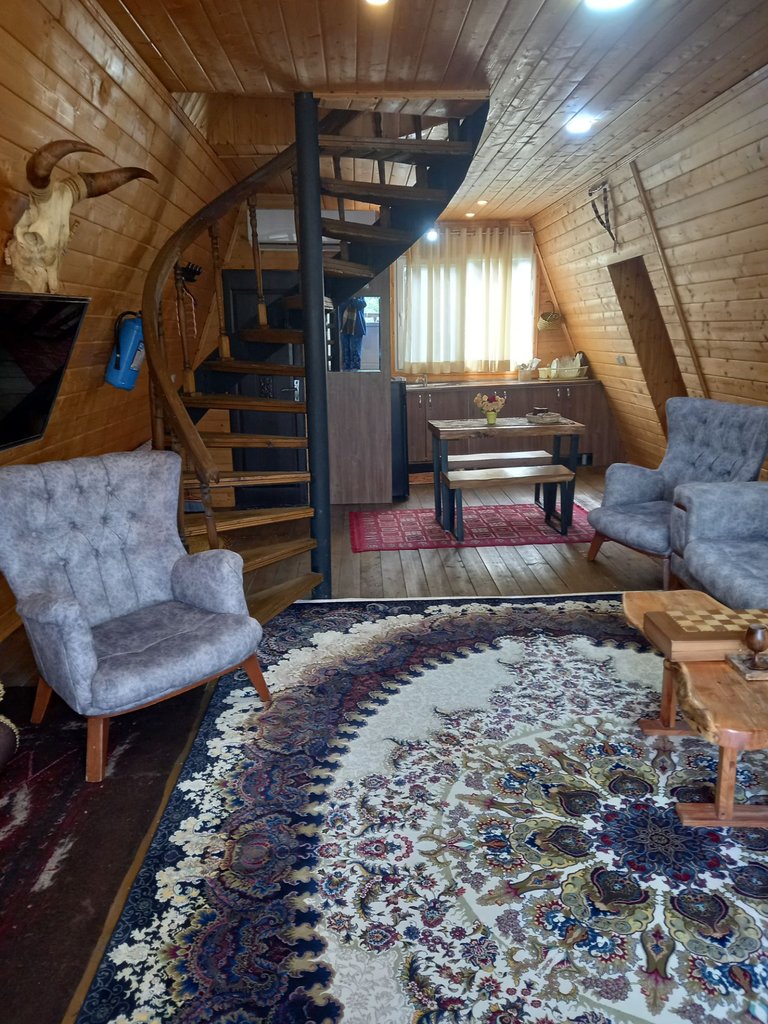 کلبه دوخوابه سوئیسی جنگلی جکوزی دار گوهر