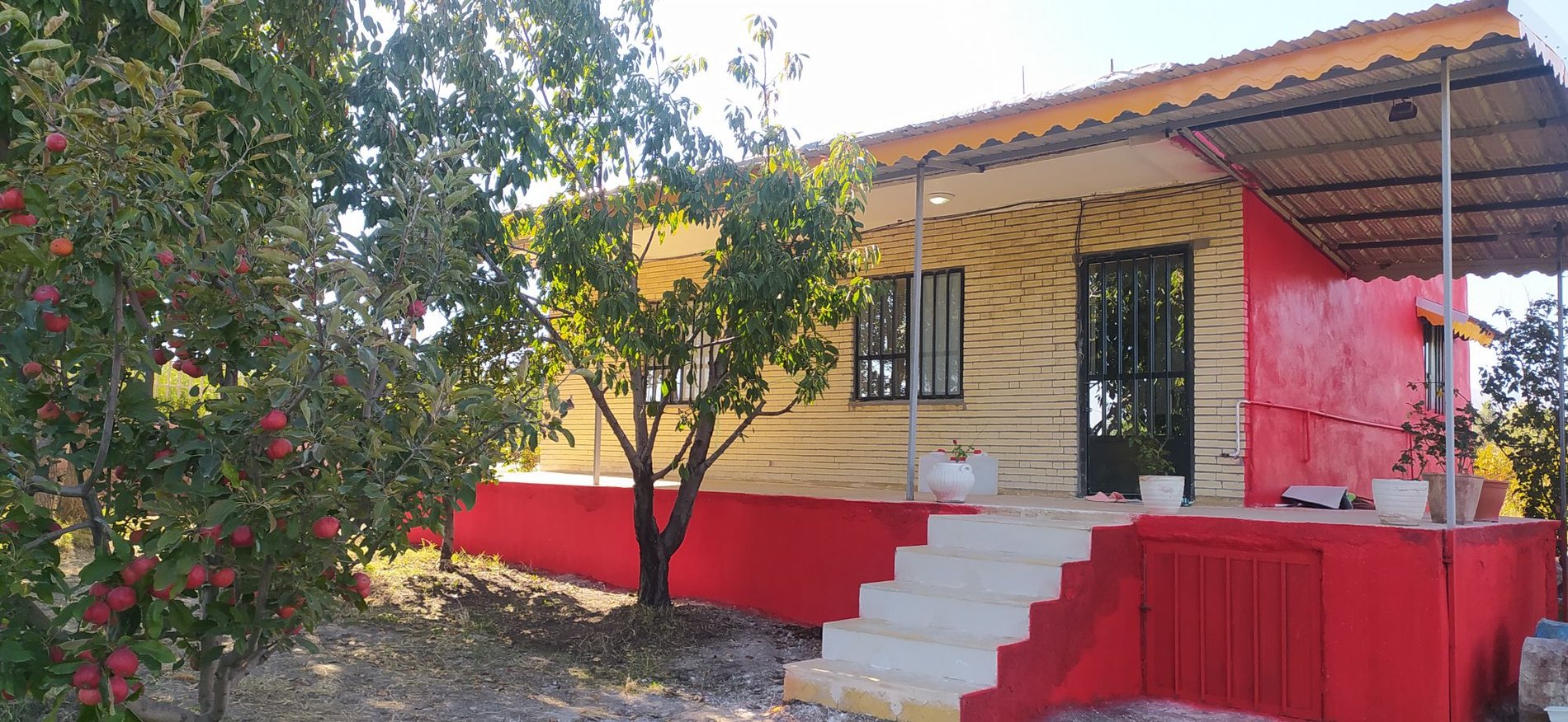 سوئیت دوخوابه مزرعه جهان - نمای بیرون