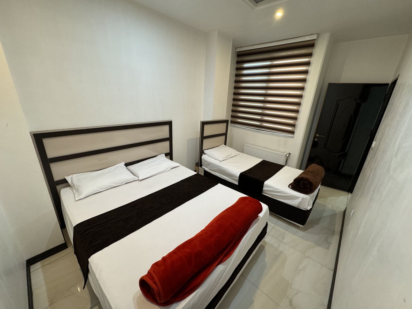 آپارتمان نادر - واحد ۲۰۲ - اتاق خواب