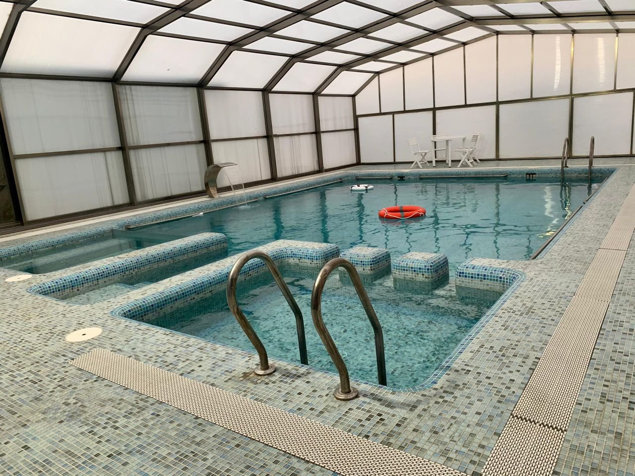 چهارخوابه تریپلکس استخردار آبگرم سفيد