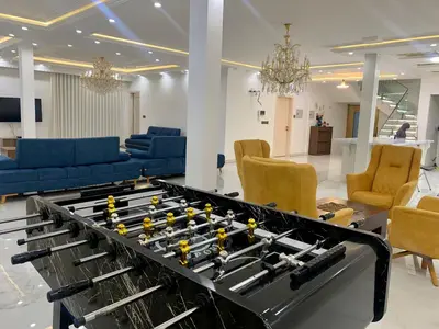 ویلا چهارخوابه تریپلکس استخردار آبگرم سفيد