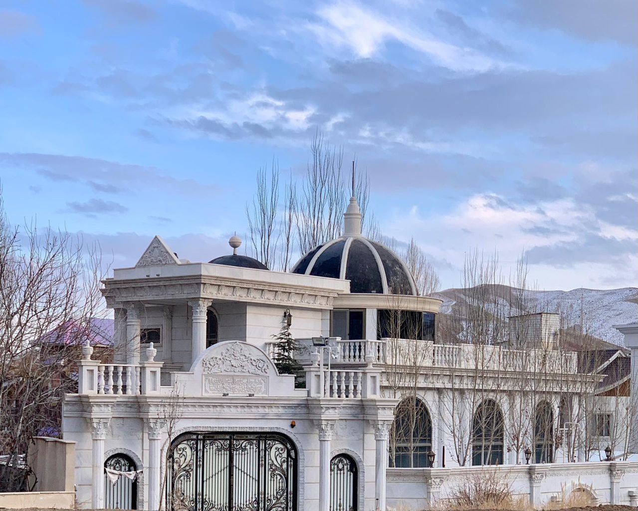 ویلا پنج خوابه تریپلکس استخردار آبگرم سفيد - ویلای سفید