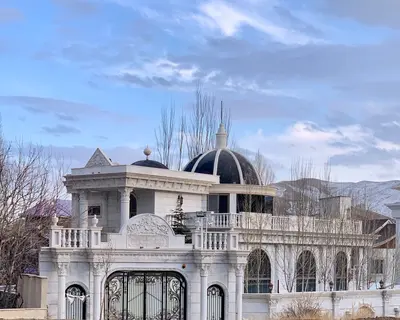 ویلا چهارخوابه تریپلکس استخردار آبگرم سفيد