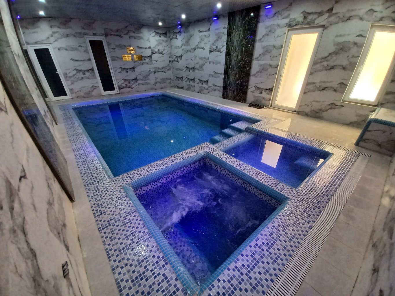 سه خوابه استخردار آبگرم نفیس ۸