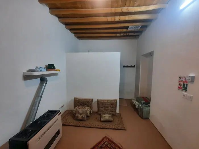 بوم گردی کاشانه بسطام - واحد افرا - داخل اتاق