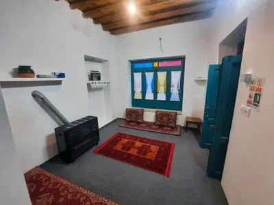 بومگردی کاشانه بسطام - واحد سرخدار