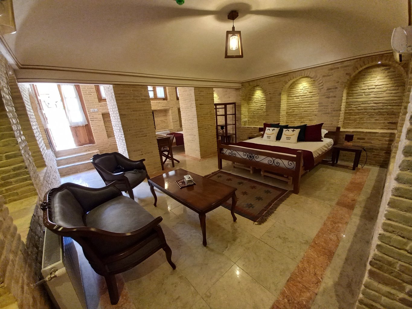 اقامتگاه سنتی میدان کوچک - واحد ماران