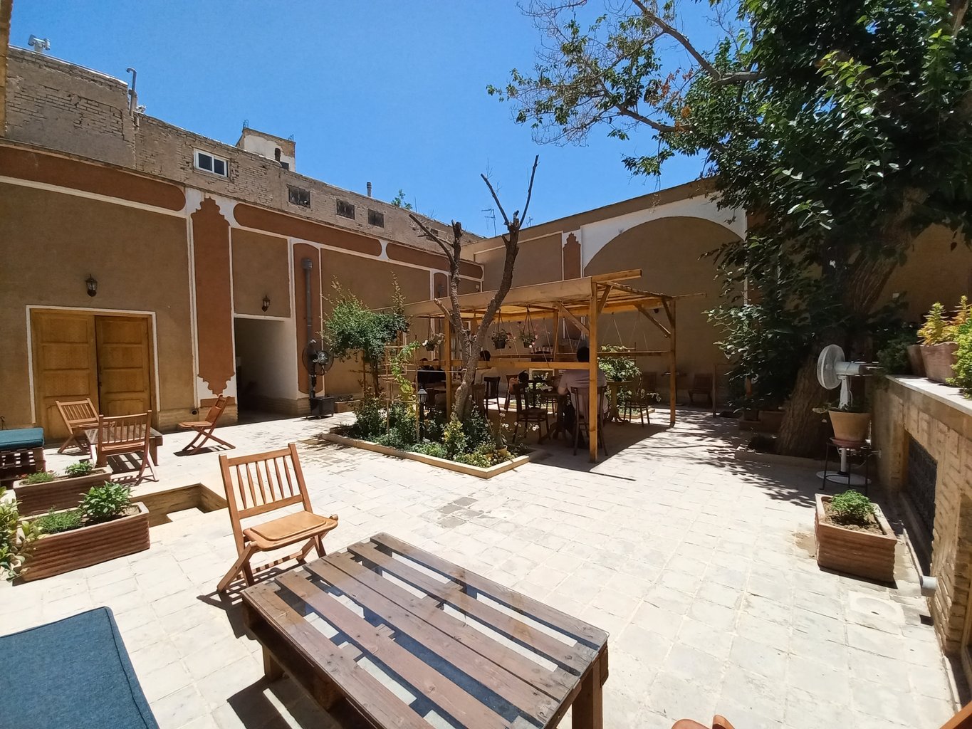 اقامتگاه سنتی میدان کوچک - واحد یِرتیگ