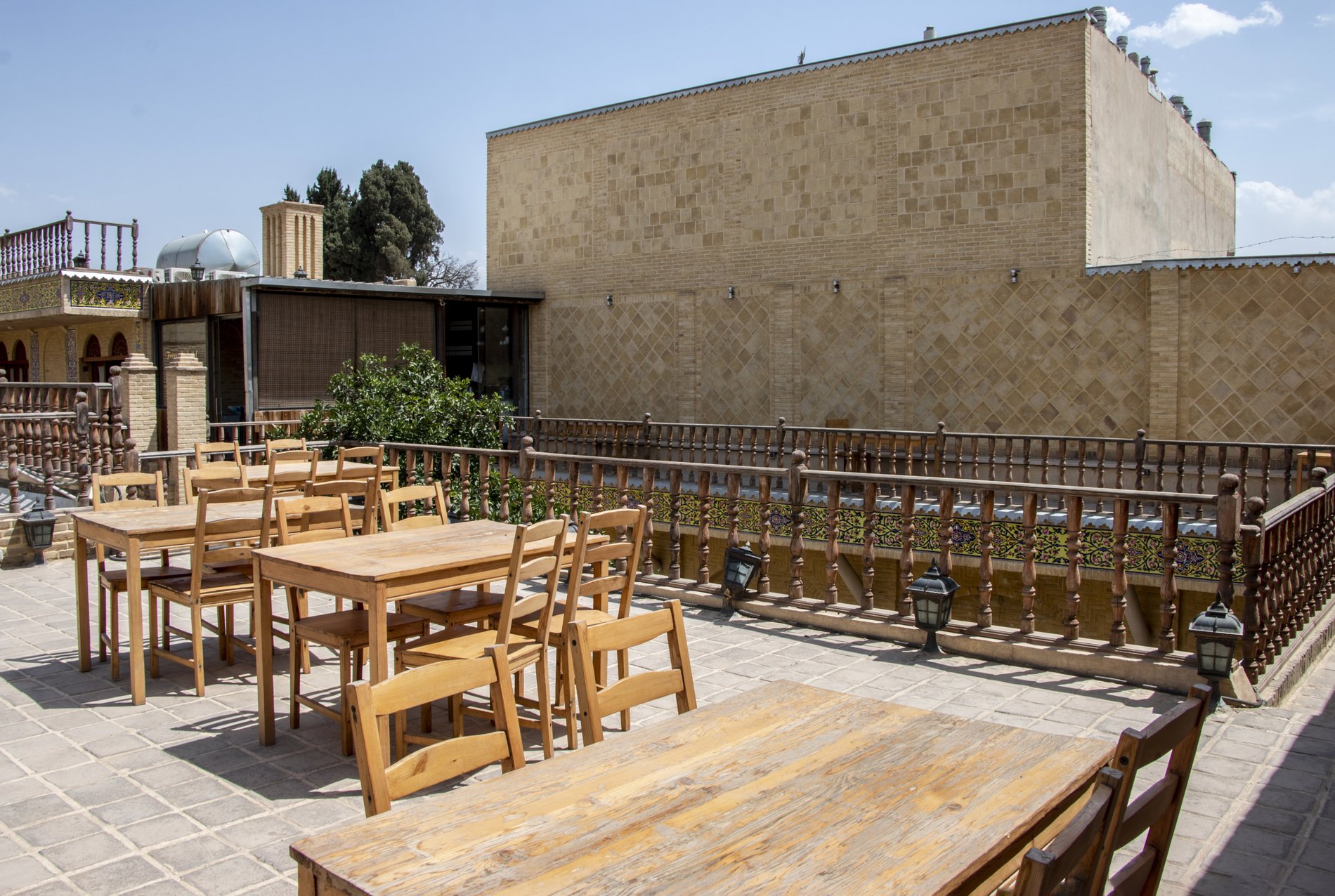 فروغ مهر - واحد زیر زمین